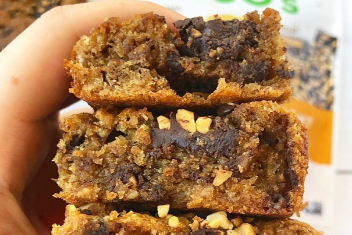 @athleticavocado's Flourless Peanut Butter Banana Blondies – JOJO's Chocolate